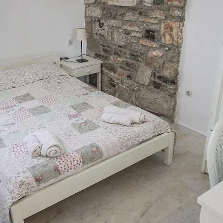 Apartment Yannis Maria *